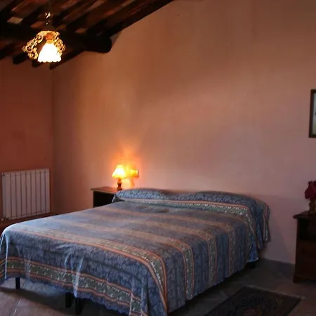 Apartment Chianacce Sleeps 10 Pool